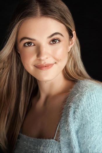 Photo of actress Madison MacIsaac