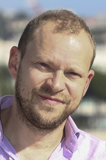 Photo of actor Robert Webb