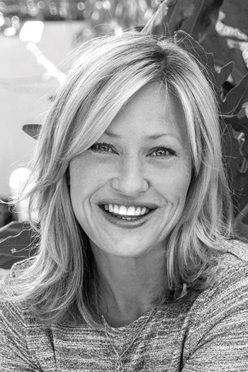 Photo of actress Joey Lauren Adams