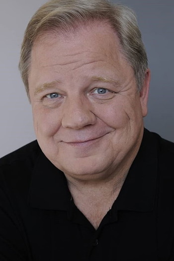 Photo of actor Joe Bays