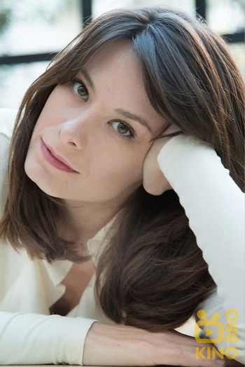 Photo of actress Julie Voisin