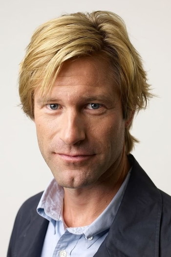 Photo of actor Aaron Eckhart