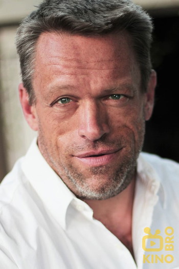 Photo of actor Brian Thompson