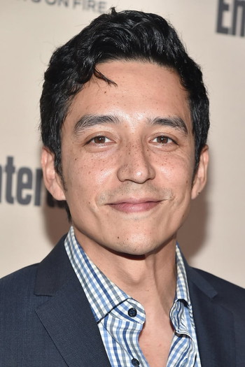 Photo of actor Gabriel Luna