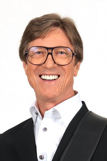 Photo of actor Hank Marvin