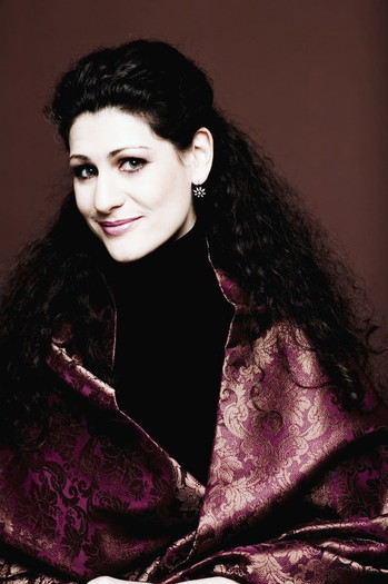 Photo of actor Anja Harteros