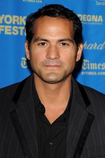 Photo of actor Kahlil Méndez