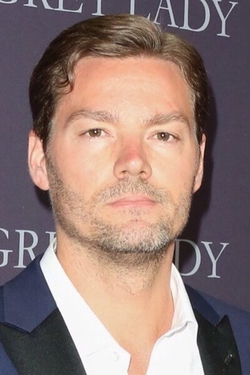 Photo of actor Chris Meyer