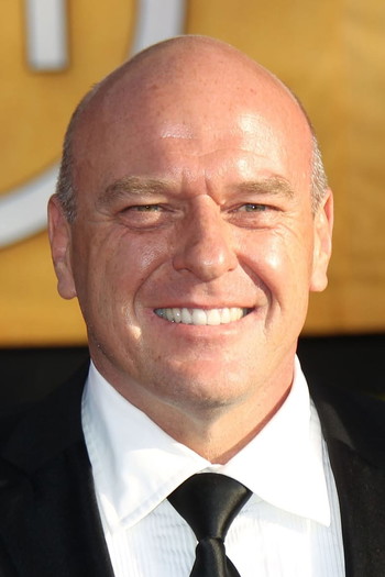 Photo of actor Dean Norris