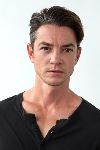 Photo of actor Craig Horner