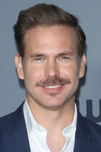 Photo of actor Matthew Davis