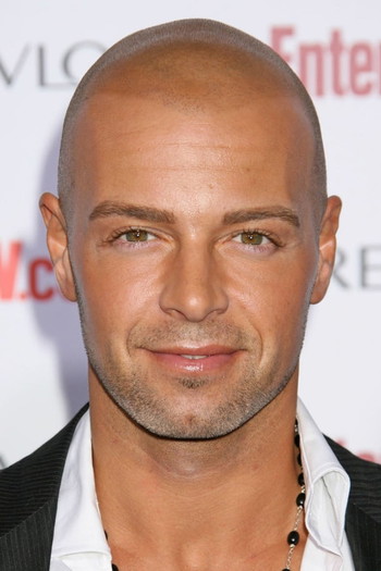 Photo of actor Joey Lawrence