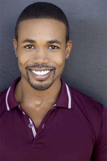 Photo of actor Sean Riggs