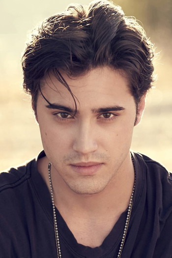 Photo of actor Ryan McCartan