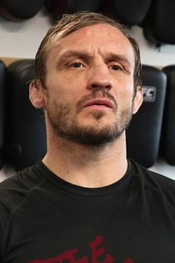 Photo of actor Brad Pickett