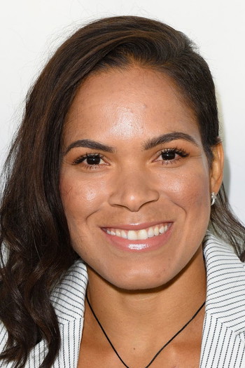 Photo of actress Amanda Nunes