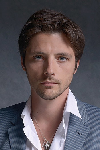 Photo of actor Raphaël Personnaz