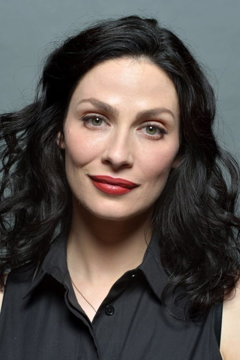 Photo of actress Joanne Kelly