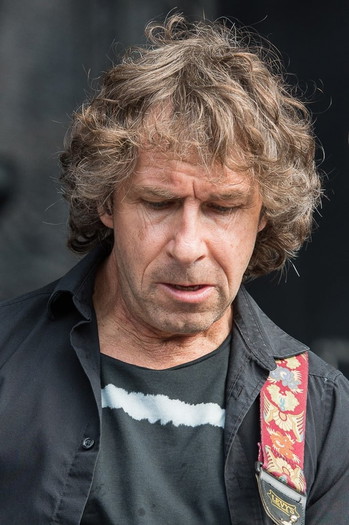 Photo of actor Pete Trewavas