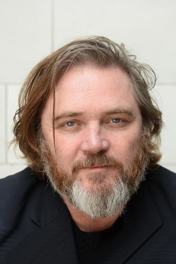 Photo of actor Alex Ferns