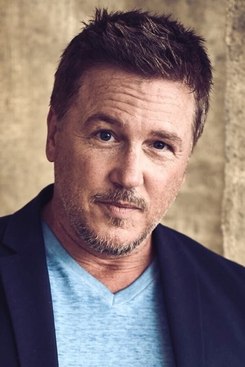 Photo of actor Lochlyn Munro