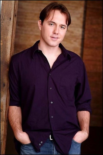 Photo of actor Aaron Sherry