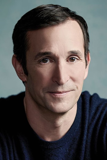 Photo of actor Noah Wyle