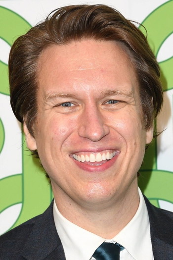 Photo of actor Pete Holmes