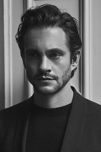 Photo of actor Hugh Dancy