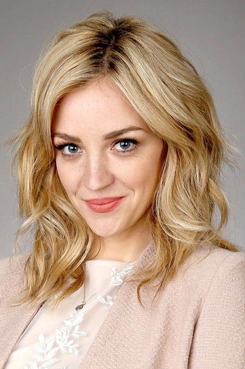 Photo of actress Abby Elliott