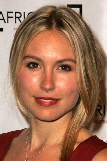 Photo of actress Sarah Carter