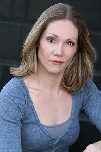 Photo of actress Nikki Tomlinson