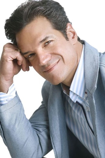 Photo of actor Carlos Machado