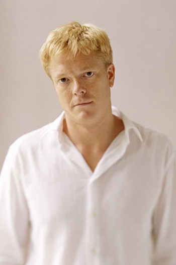 Photo of actor Toby Spence