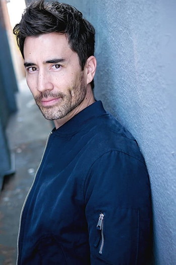 Photo of actor Andrew Roach