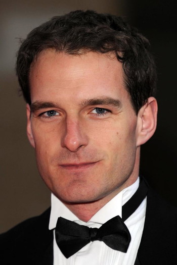 Photo of actor Dan Snow