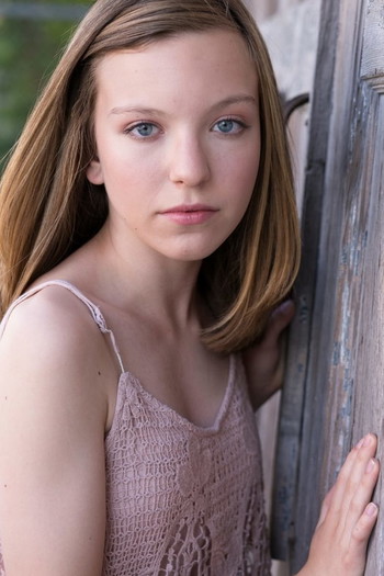 Photo of actress Aislinn DeButch