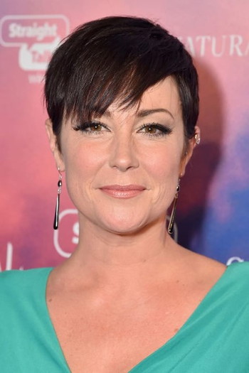 Photo of actress Kim Rhodes