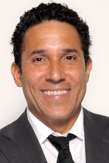 Photo of actor Oscar Nunez