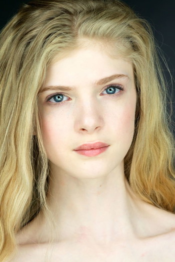 Photo of actress Elena Kampouris