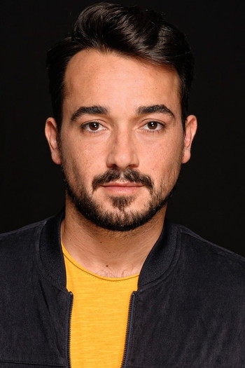 Photo of actor Adrián Viador