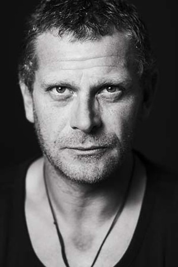 Photo of actor Julian Vergov