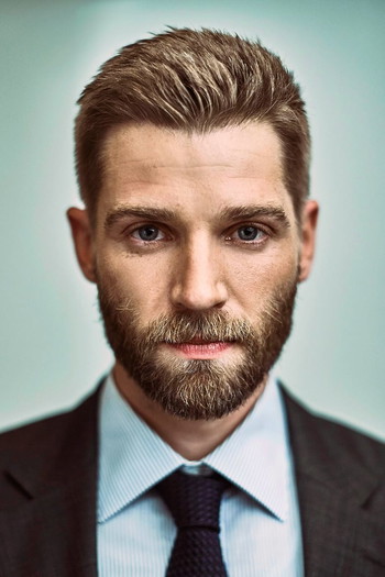 Photo of actor Mike Vogel