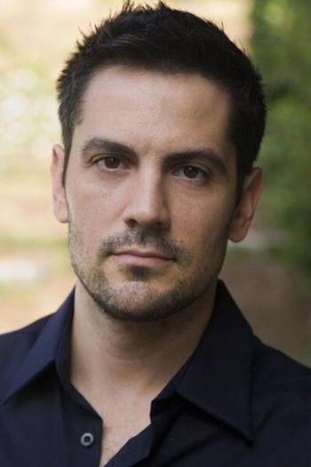 Photo of actor Michael Landes