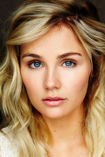 Photo of actress Clare Bowen