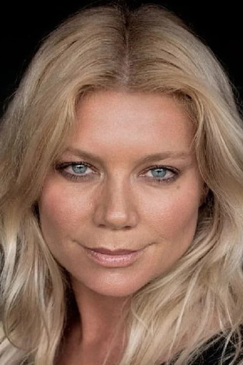 Photo of actress Peta Wilson