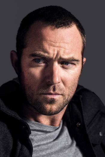 Photo of actor Sullivan Stapleton