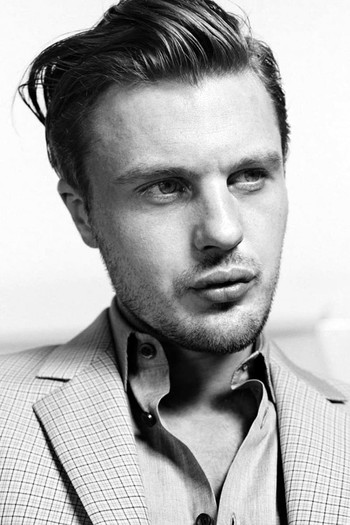 Photo of actor Michael Pitt