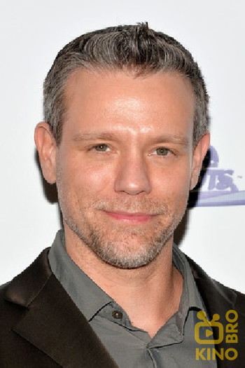 Photo of actor Adam Pascal