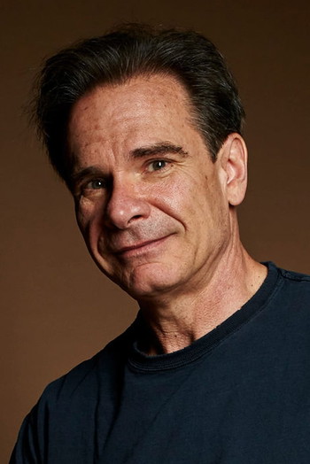 Photo of actor Peter Scolari